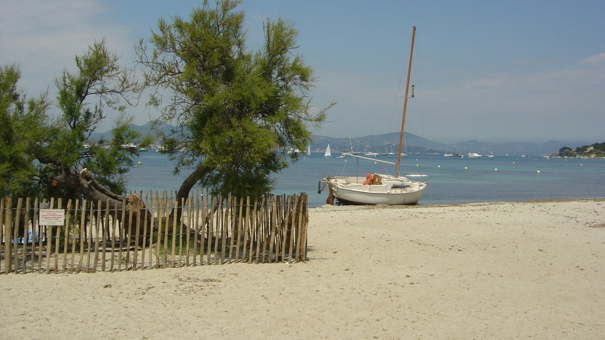 https://static.seetheworld.com/image_uploader/photos/38/original/canoubiers-beach-saint-tropez-saint-tropez-pampelonne.jpg?ua=1767168725