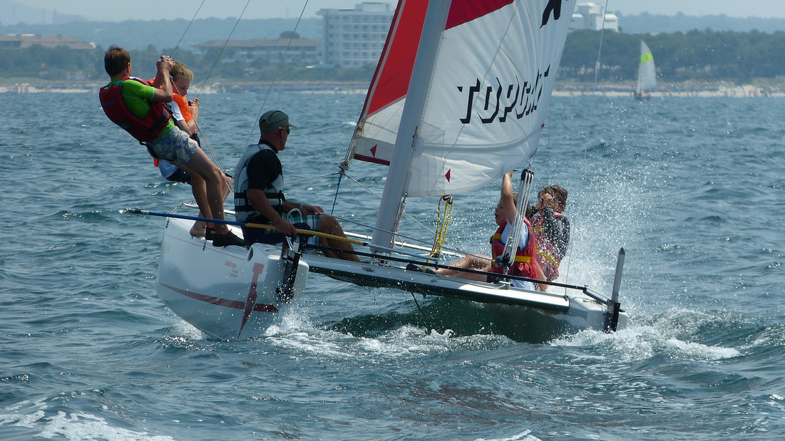 catamaran sailing courses queensland