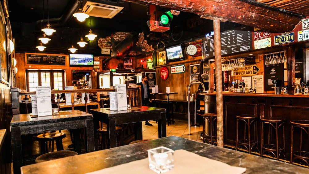 Wayne's Bar, Nice