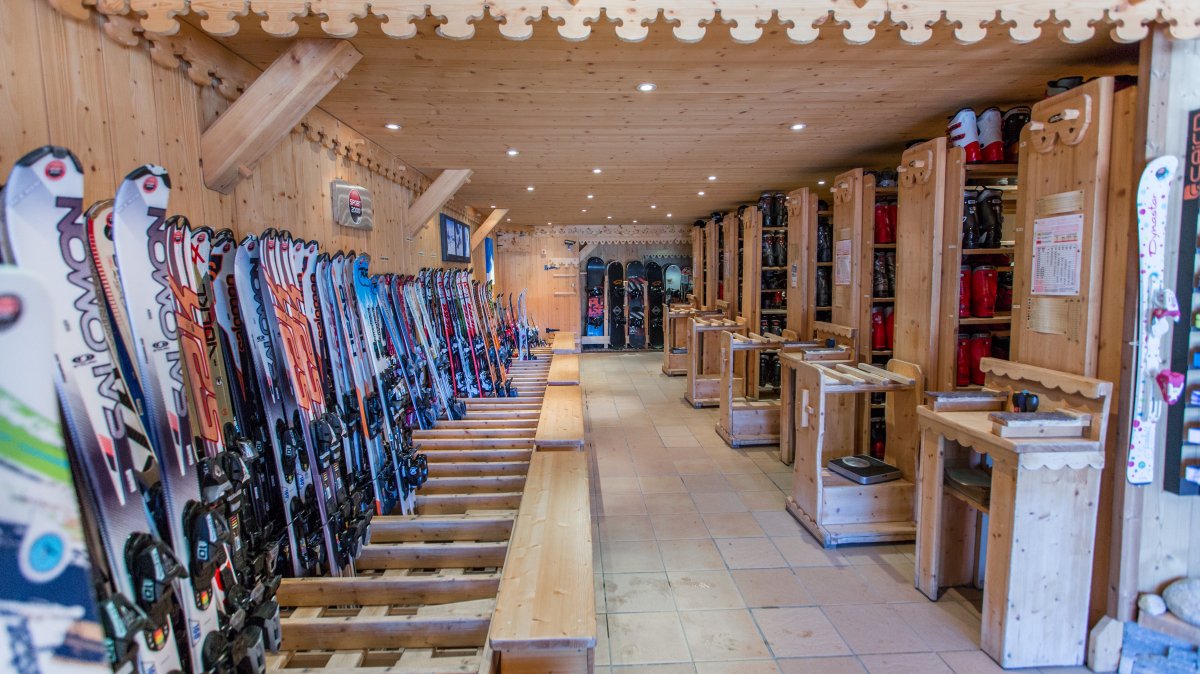 Planards Ski Hire, Chamonix Centre