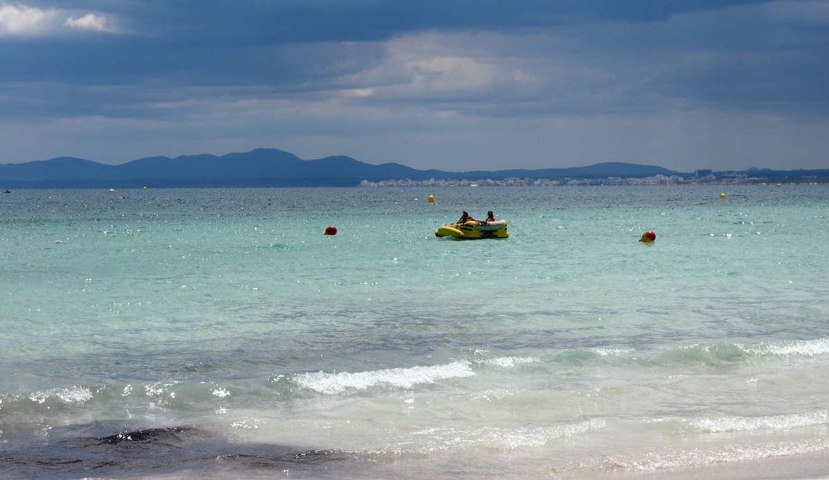 Why is the sea so clear in Majorca?