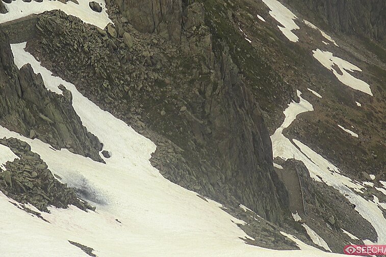 Webcam view from the top of the Brevent (2525 metres) overlooking Planpraz and the Brevent ski area in Chamonix