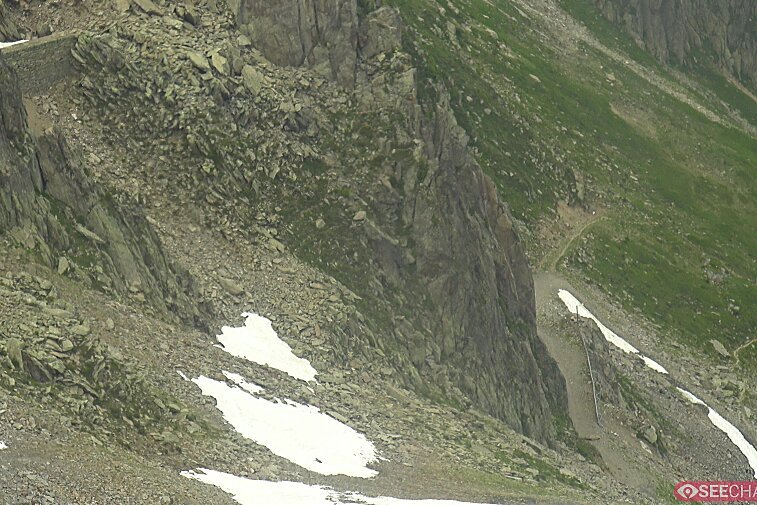 Webcam view from the top of the Brevent (2525 metres) overlooking Planpraz and the Brevent ski area in Chamonix