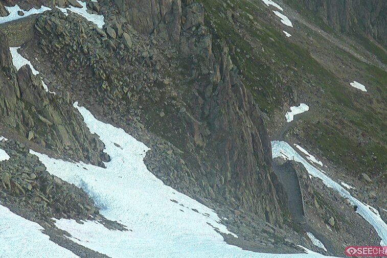 Webcam view from the top of the Brevent (2525 metres) overlooking Planpraz and the Brevent ski area in Chamonix