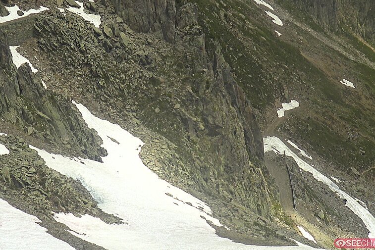 Webcam view from the top of the Brevent (2525 metres) overlooking Planpraz and the Brevent ski area in Chamonix