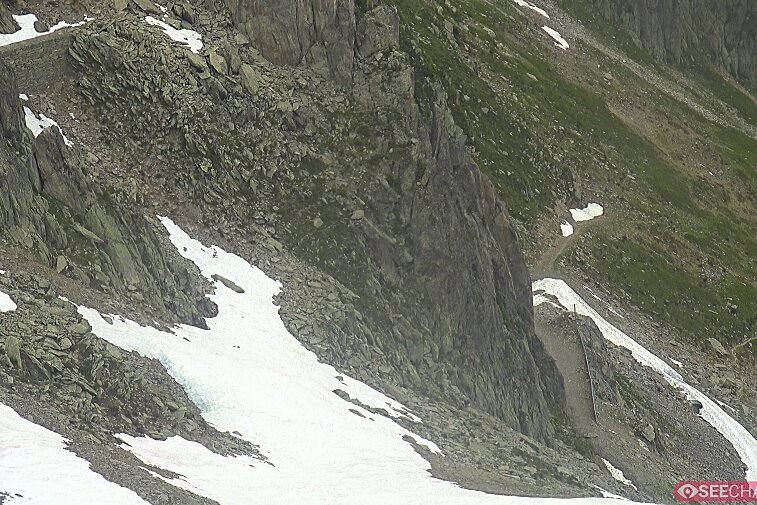 Webcam view from the top of the Brevent (2525 metres) overlooking Planpraz and the Brevent ski area in Chamonix