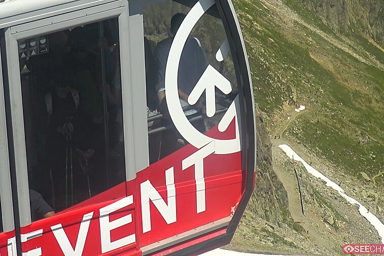 Webcam view from the top of the Brevent (2525 metres) overlooking Planpraz and the Brevent ski area in Chamonix