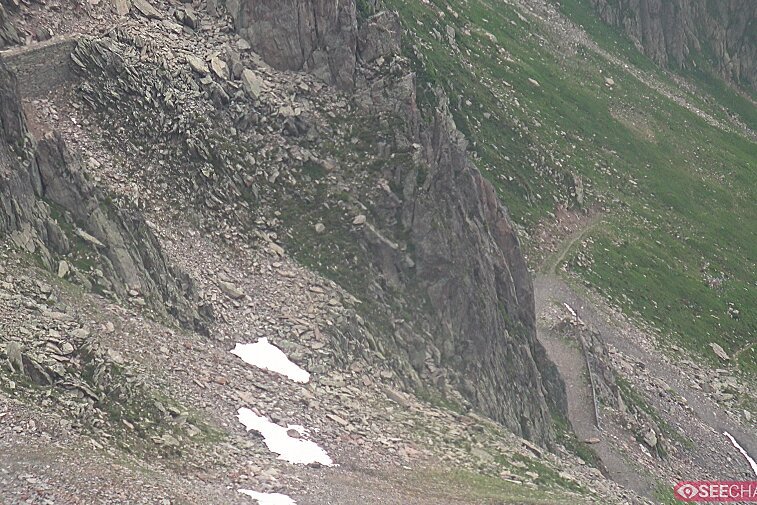 Webcam view from the top of the Brevent (2525 metres) overlooking Planpraz and the Brevent ski area in Chamonix