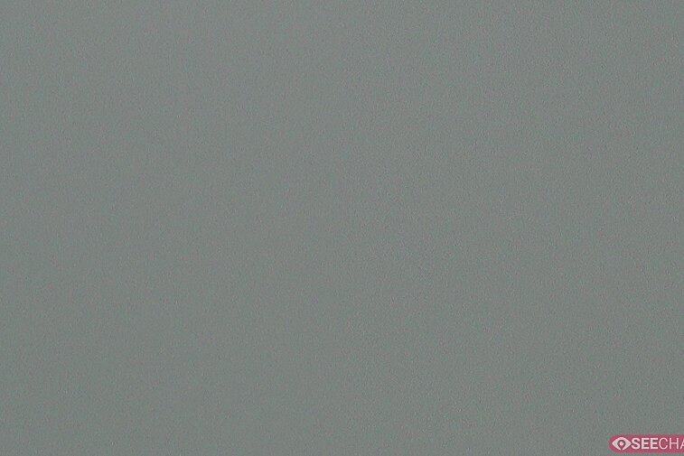 This webcam gives you a view of the pinnacle of the Aiguille du Midi (3842 metres) from the opposite side of the Chamonix Valley