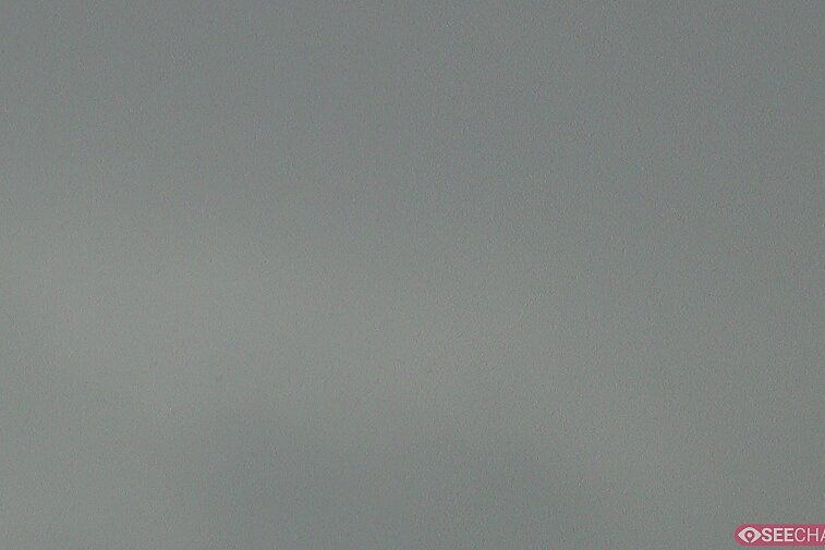 This webcam gives you a view of the pinnacle of the Aiguille du Midi (3842 metres) from the opposite side of the Chamonix Valley