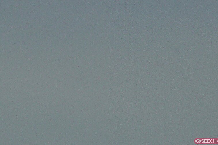 This webcam gives you a view of the pinnacle of the Aiguille du Midi (3842 metres) from the opposite side of the Chamonix Valley