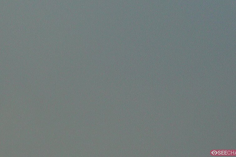 This webcam gives you a view of the pinnacle of the Aiguille du Midi (3842 metres) from the opposite side of the Chamonix Valley