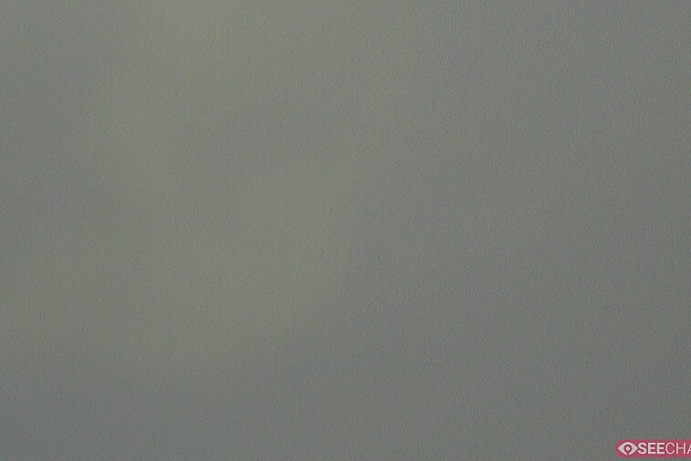 This webcam gives you a view of the pinnacle of the Aiguille du Midi (3842 metres) from the opposite side of the Chamonix Valley