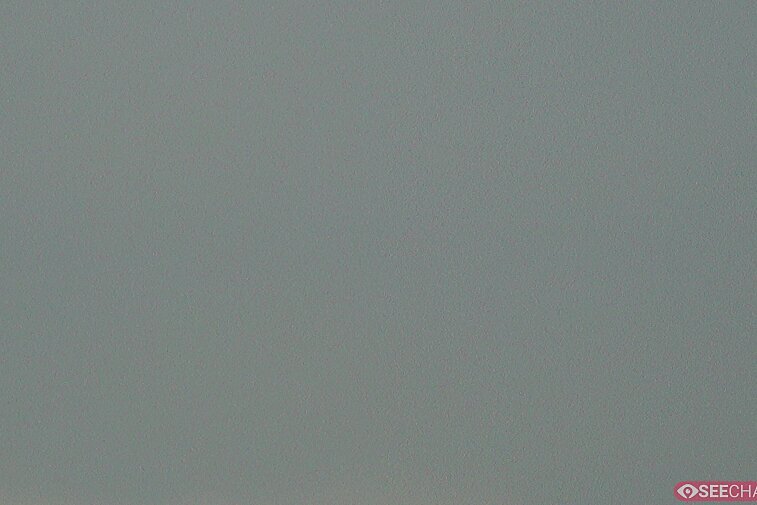 This webcam gives you a view of the pinnacle of the Aiguille du Midi (3842 metres) from the opposite side of the Chamonix Valley