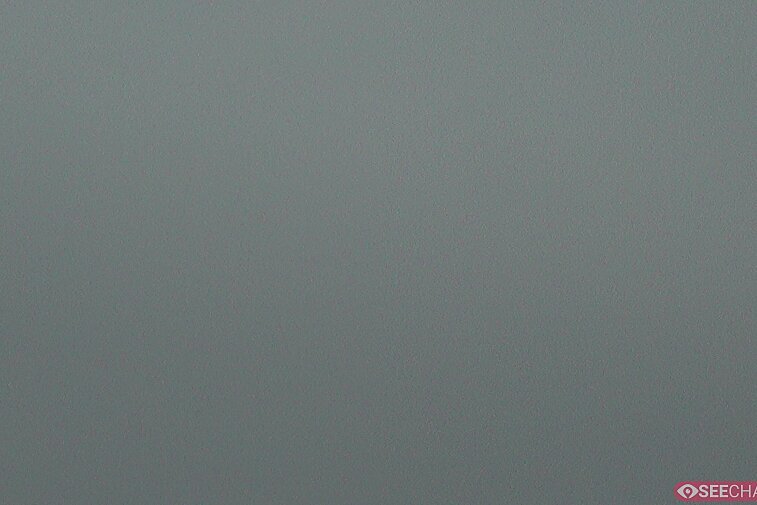 This webcam gives you a view of the pinnacle of the Aiguille du Midi (3842 metres) from the opposite side of the Chamonix Valley