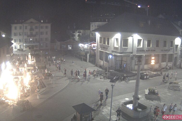 Webcam view of the Place Balmat, in the centre of Chamonix town