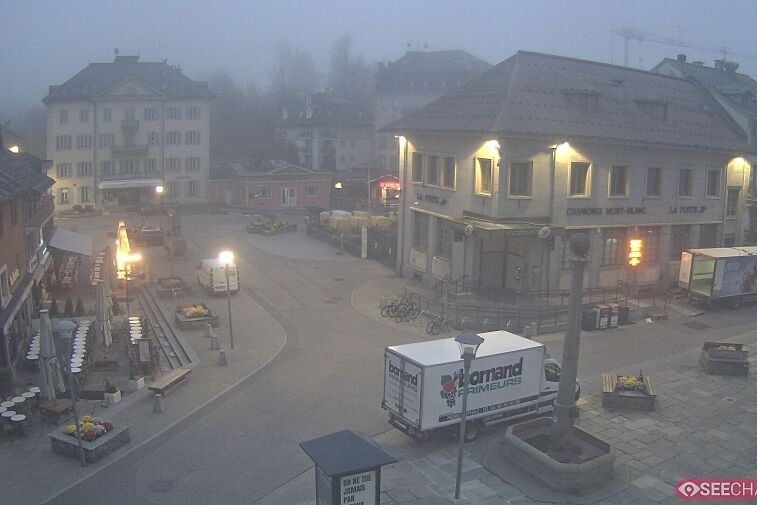 Webcam view of the Place Balmat, in the centre of Chamonix town