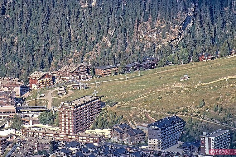 This webcam view gives a useful view of the snow coverage on the piste back to Courchevel 1650