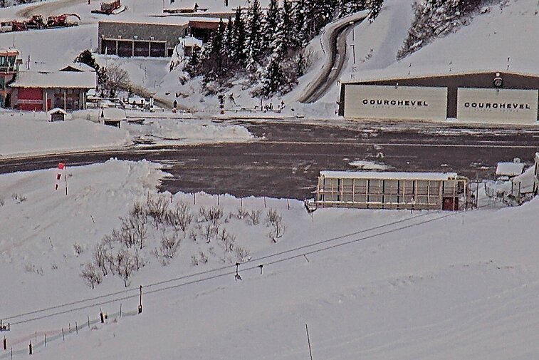 a webcam image of courchevel altiport