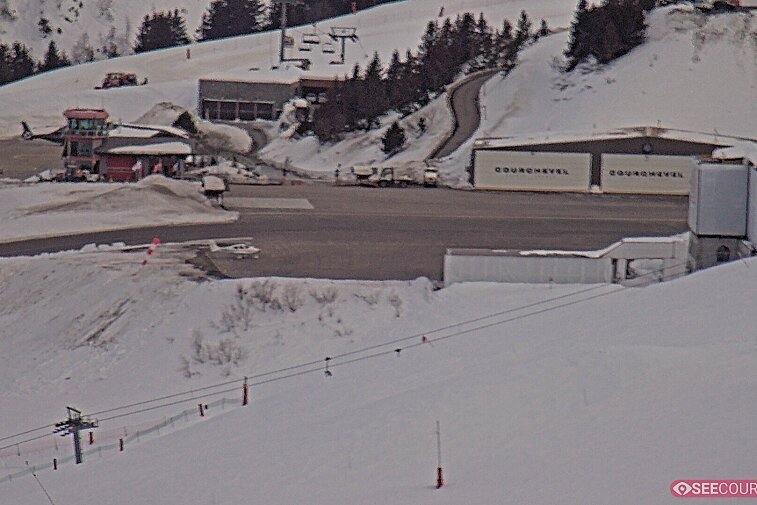 This panoramic webcam view of Courchevel Altiport allows you to see the take off spot for private planes above Courchevel 1850. Above is the Saulire and descending pistes.