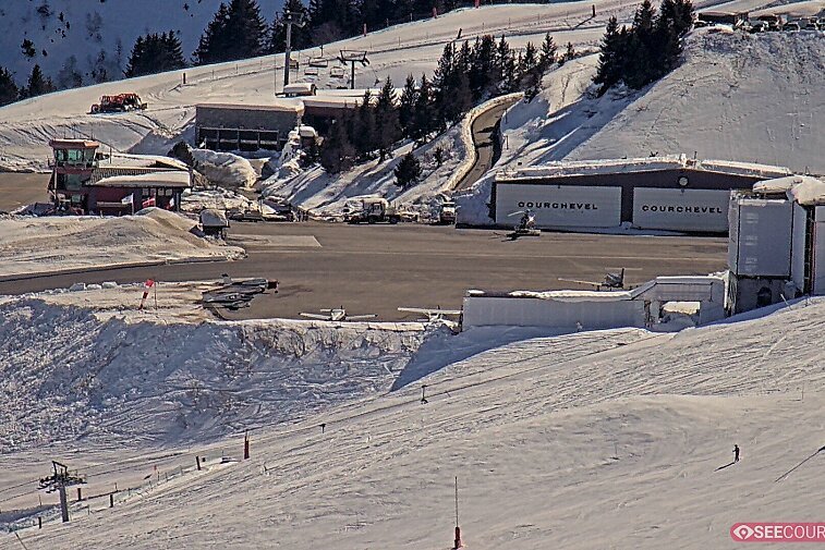 This panoramic webcam view of Courchevel Altiport allows you to see the take off spot for private planes above Courchevel 1850. Above is the Saulire and descending pistes.