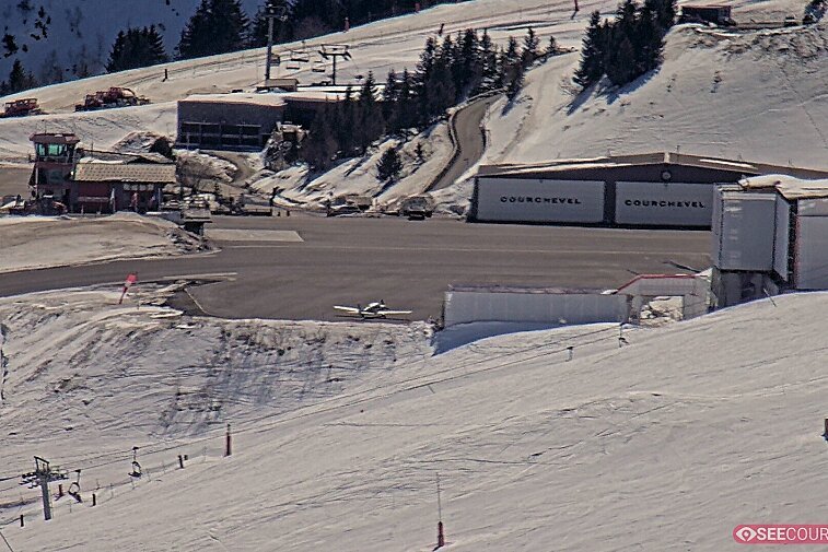 This panoramic webcam view of Courchevel Altiport allows you to see the take off spot for private planes above Courchevel 1850. Above is the Saulire and descending pistes.