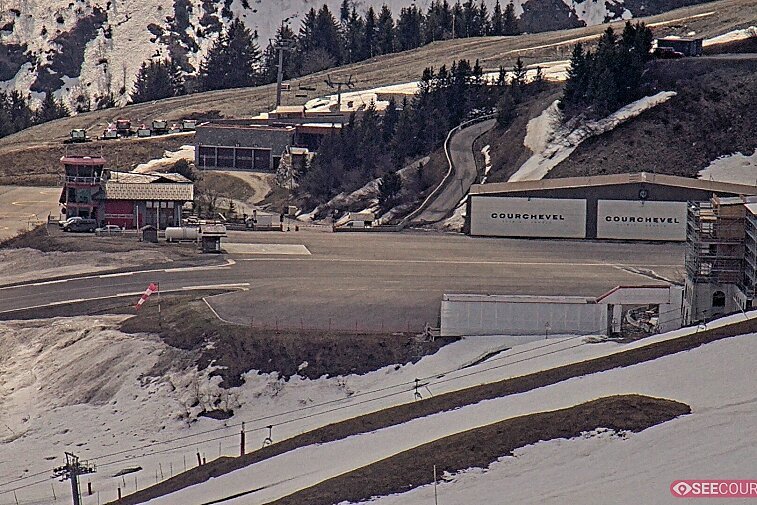 This panoramic webcam view of Courchevel Altiport allows you to see the take off spot for private planes above Courchevel 1850. Above is the Saulire and descending pistes.