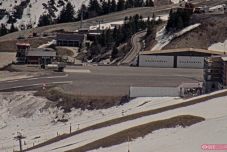 This panoramic webcam view of Courchevel Altiport allows you to see the take off spot for private planes above Courchevel 1850. Above is the Saulire and descending pistes.