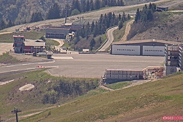 This panoramic webcam view of Courchevel Altiport allows you to see the take off spot for private planes above Courchevel 1850. Above is the Saulire and descending pistes.