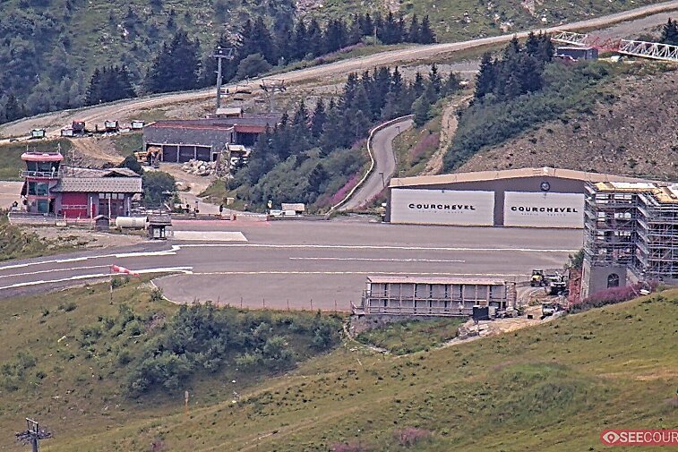 This panoramic webcam view of Courchevel Altiport allows you to see the take off spot for private planes above Courchevel 1850. Above is the Saulire and descending pistes.
