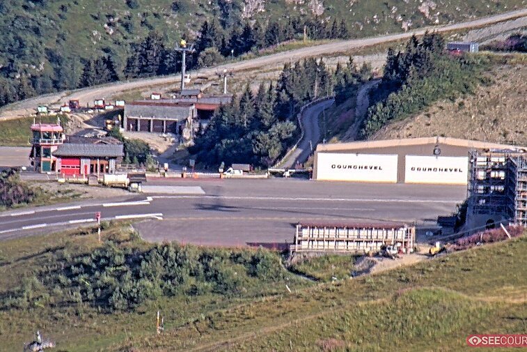 This panoramic webcam view of Courchevel Altiport allows you to see the take off spot for private planes above Courchevel 1850. Above is the Saulire and descending pistes.