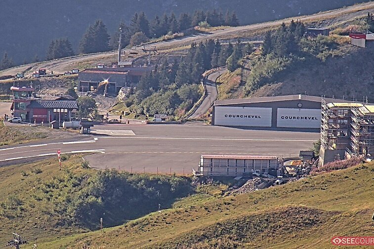 This panoramic webcam view of Courchevel Altiport allows you to see the take off spot for private planes above Courchevel 1850. Above is the Saulire and descending pistes.