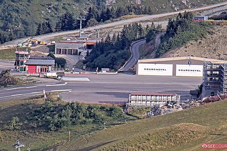 This panoramic webcam view of Courchevel Altiport allows you to see the take off spot for private planes above Courchevel 1850. Above is the Saulire and descending pistes.