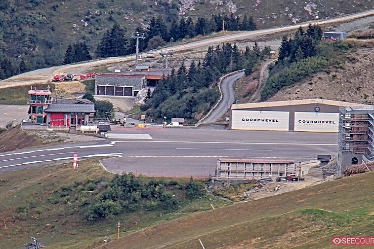 This panoramic webcam view of Courchevel Altiport allows you to see the take off spot for private planes above Courchevel 1850. Above is the Saulire and descending pistes.