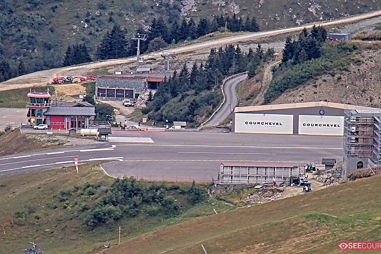 This panoramic webcam view of Courchevel Altiport allows you to see the take off spot for private planes above Courchevel 1850. Above is the Saulire and descending pistes.