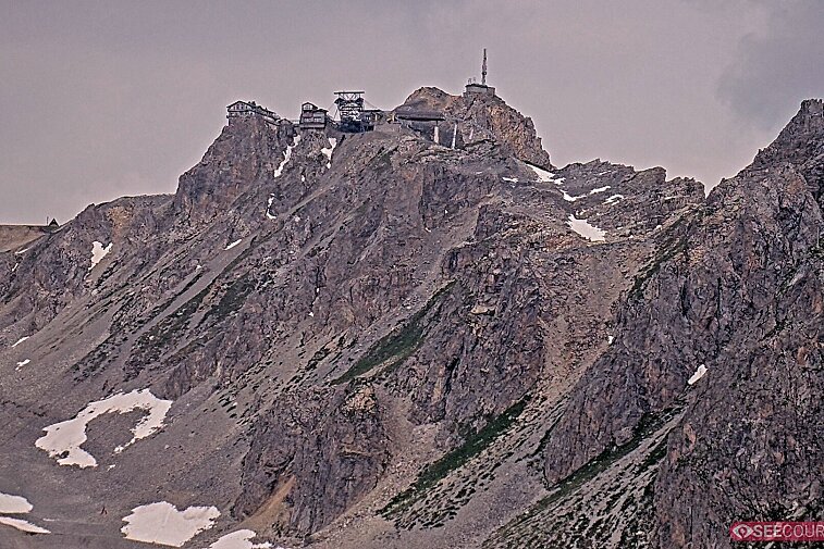 Totally awe-inspiring webcam view of La Saulire mountain, Courchevel, with the spiky rock formations of the peaks, the infamous couloirs on the right, and the main piste down to resort