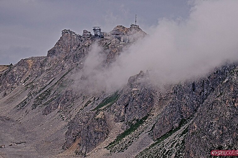 Totally awe-inspiring webcam view of La Saulire mountain, Courchevel, with the spiky rock formations of the peaks, the infamous couloirs on the right, and the main piste down to resort