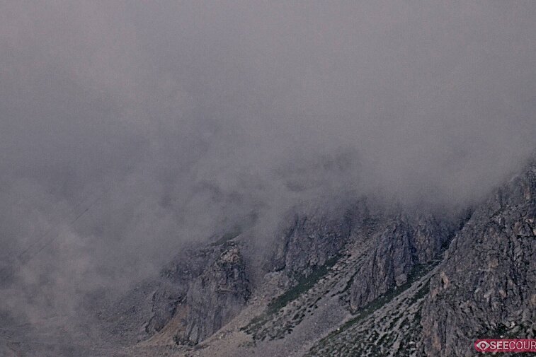 Totally awe-inspiring webcam view of La Saulire mountain, Courchevel, with the spiky rock formations of the peaks, the infamous couloirs on the right, and the main piste down to resort