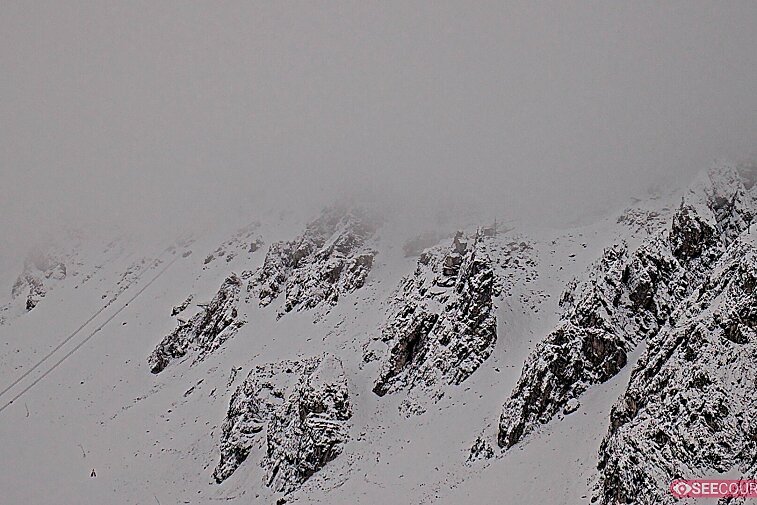 Totally awe-inspiring webcam view of La Saulire mountain, Courchevel, with the spiky rock formations of the peaks, the infamous couloirs on the right, and the main piste down to resort