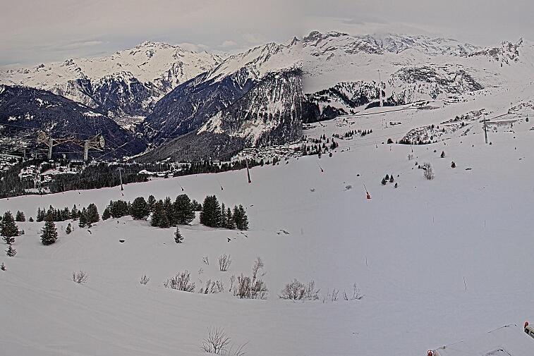 A screen shot of a snowy mountain with a time stamp at the bottom