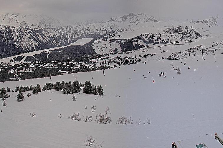 A screen shot of a snowy mountain with a time stamp at the bottom