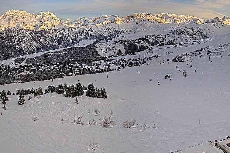 Birds-eye webcam view of conditions on the pistes above Courchevel 1650. The top station of the Ariondaz cable car is visible on the left-hand side of the shot.