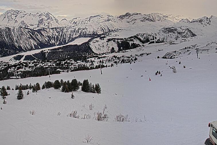 Birds-eye webcam view of conditions on the pistes above Courchevel 1650. The top station of the Ariondaz cable car is visible on the left-hand side of the shot.