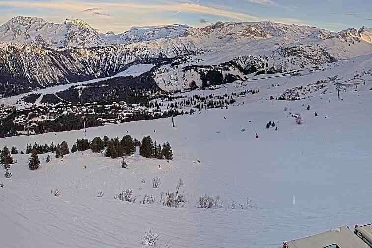 Birds-eye webcam view of conditions on the pistes above Courchevel 1650. The top station of the Ariondaz cable car is visible on the left-hand side of the shot.