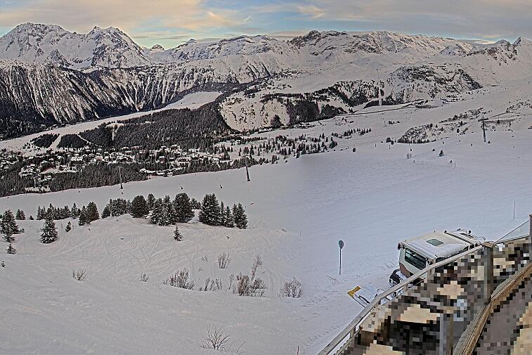 Birds-eye webcam view of conditions on the pistes above Courchevel 1650. The top station of the Ariondaz cable car is visible on the left-hand side of the shot.