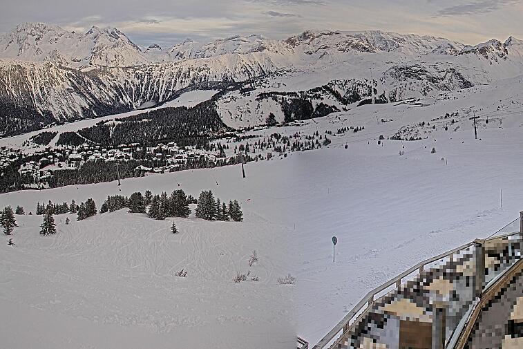 Birds-eye webcam view of conditions on the pistes above Courchevel 1650. The top station of the Ariondaz cable car is visible on the left-hand side of the shot.