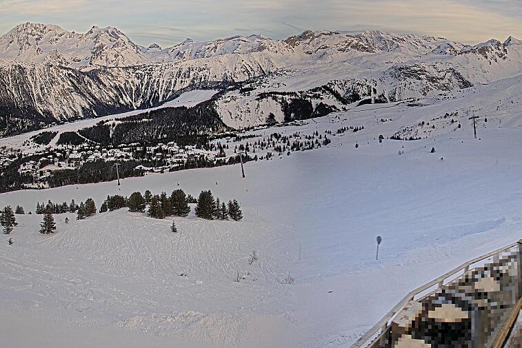 Birds-eye webcam view of conditions on the pistes above Courchevel 1650. The top station of the Ariondaz cable car is visible on the left-hand side of the shot.