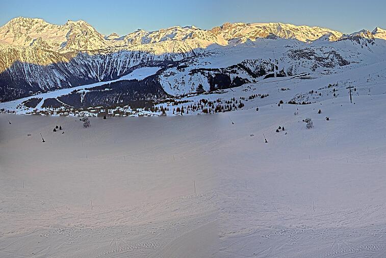 Birds-eye webcam view of conditions on the pistes above Courchevel 1650. The top station of the Ariondaz cable car is visible on the left-hand side of the shot.