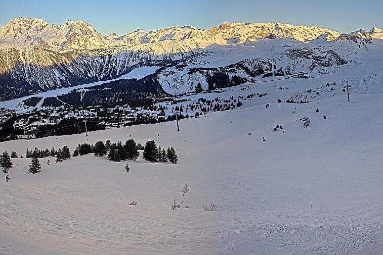 Birds-eye webcam view of conditions on the pistes above Courchevel 1650. The top station of the Ariondaz cable car is visible on the left-hand side of the shot.