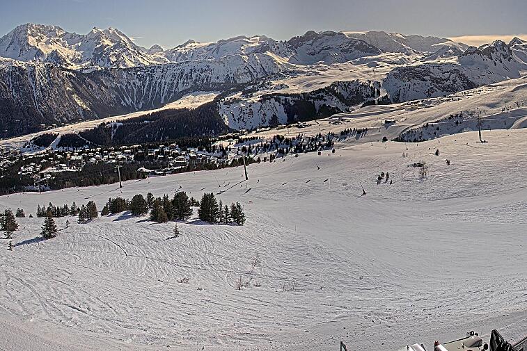 Birds-eye webcam view of conditions on the pistes above Courchevel 1650. The top station of the Ariondaz cable car is visible on the left-hand side of the shot.